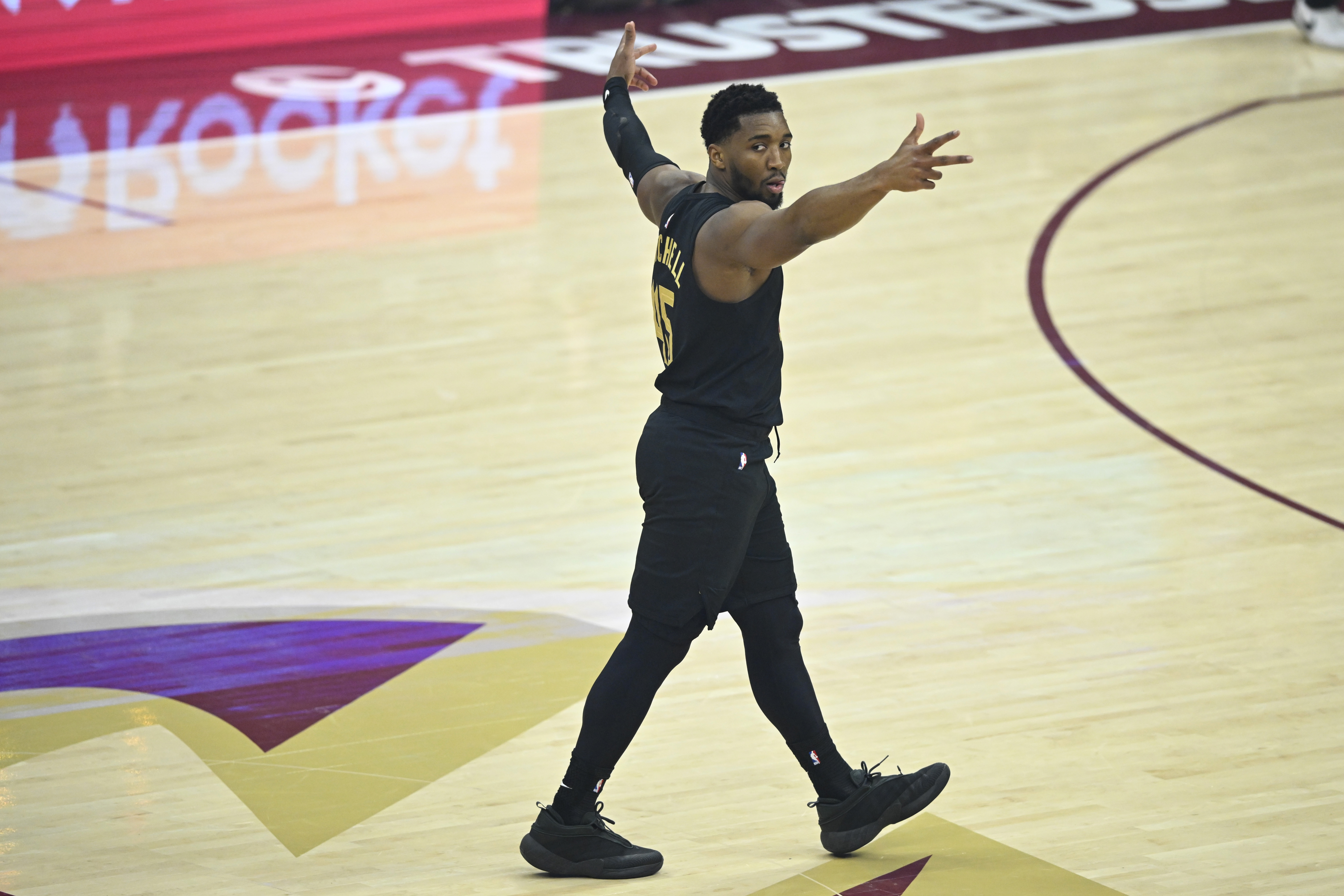 世界杯直播软件-米切尔用600场突破生涯15000分 现役第三快&amp;仅次于詹姆斯杜兰特